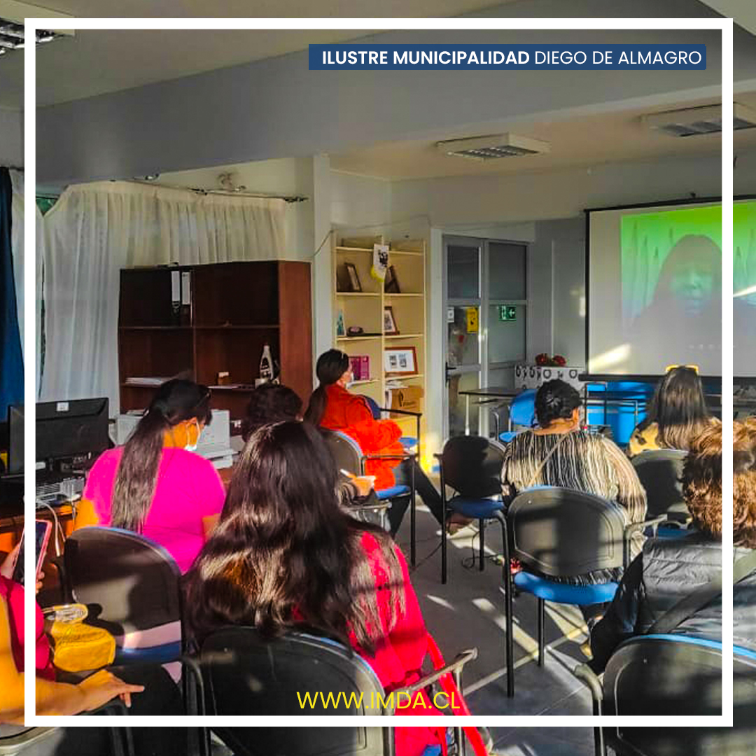 Encuentro en Biblioteca Pública “Tussel Caballero Iglesias”