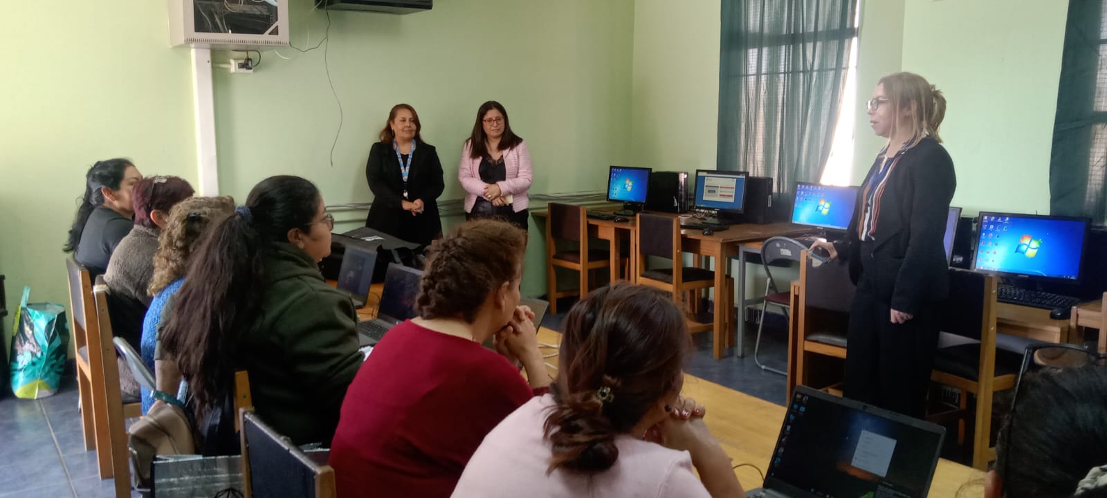 Capacitaciones a Mujeres Jefas de Hogar