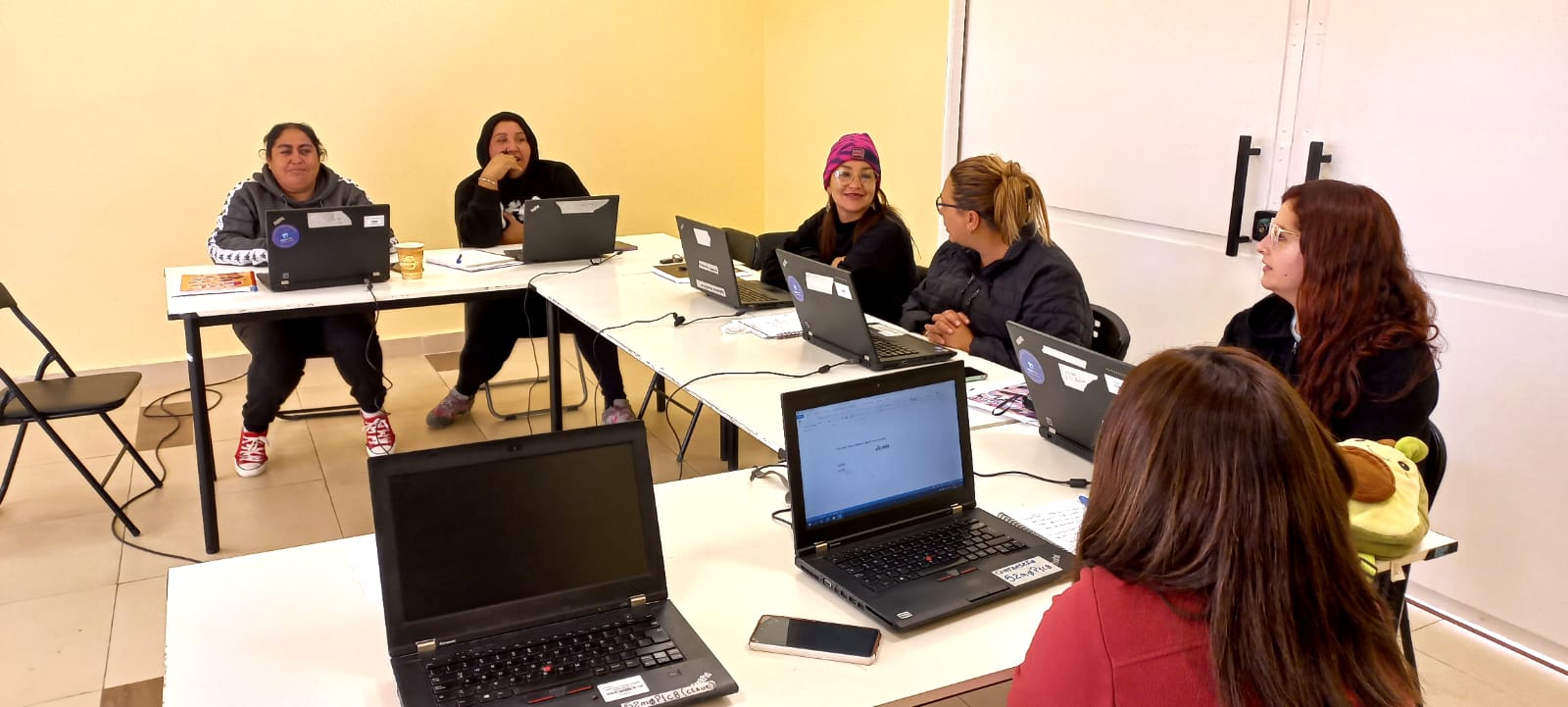 Capacitación a mujeres de "Quiero Mi Barrio"